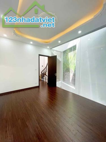 BÁN NHÀ : BÙI XƯƠNG TRẠCH -THANH XUÂN.     -DT: 65m2 x 4t x 7.7m    -