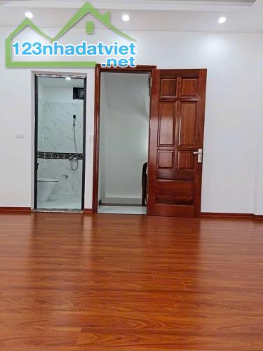 Bán Nhà Đào Tấn, Nhà mới Gần phố:DT: 35m2 x 5Tầng,Giá: 6.8 tỷ