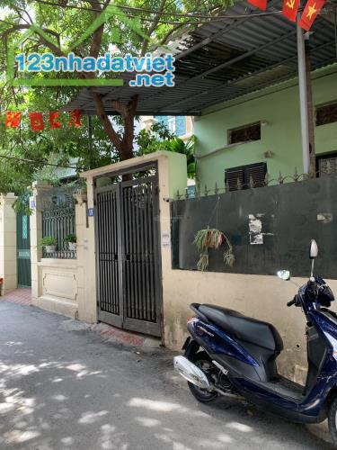 Chính chủ bán đất sẵn nhà 2 tầng ngõ 200 Âu Cơ, 65m2 mặt tiền 4.5m. Ngõ 3m, chỉ 7.5 tỷ