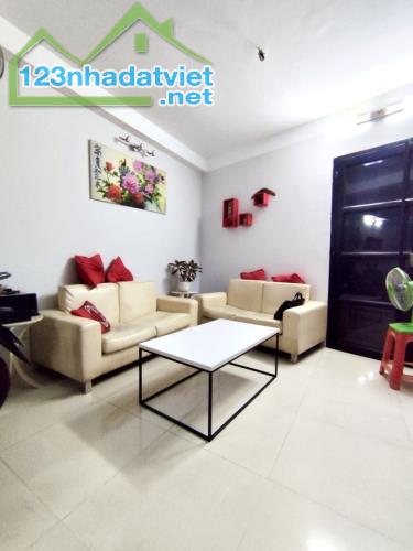 Gấp bán nhà Quận 3, 5 tầng, dt đất 65m2, giá 10.8 tỷ, ô tô thông Trường Sa.