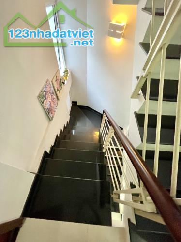 Gấp bán nhà Quận 3, 5 tầng, dt đất 65m2, giá 10.8 tỷ, ô tô thông Trường Sa. - 1