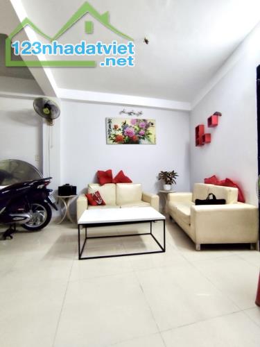 Gấp bán nhà 5 tầng, ô tô thông Trường Sa, Quận 3, nền dt 65m2, giá 10 tỷ 800.