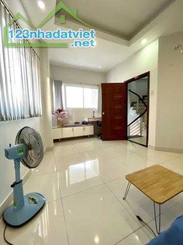 Gấp bán nhà 5 tầng, ô tô thông Trường Sa, Quận 3, nền dt 65m2, giá 10 tỷ 800. - 1