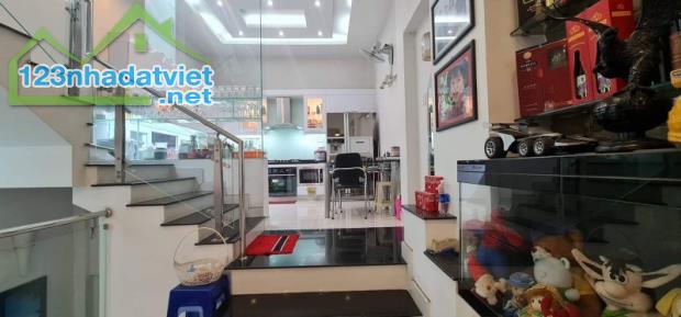 Gấp bán nhà 5 tầng, nền dt 40m2, chỉ 10.5 tỷ, ô tô thông Hoàng Sa, Quận 3. - 4