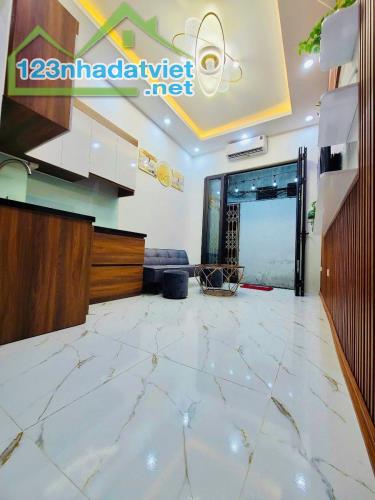 Tin thật: Hàng tuyệt chủng chỉ nhỉnh 4T có nhà view hồ, mới đẹp long lanh, trung tâm quận - 5