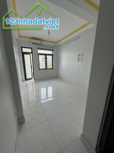 ÔTÔ GẦN HỒ CỰ KHỐI 57M2 THOÁNG SÁNG NHÀ CÒN MỚI ĐẸP Ở LUÔN. 7,1TỶ - 3