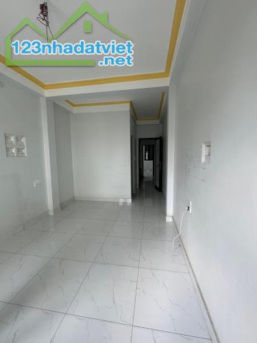 ÔTÔ GẦN HỒ CỰ KHỐI 57M2 THOÁNG SÁNG NHÀ CÒN MỚI ĐẸP Ở LUÔN. 7,1TỶ - 4