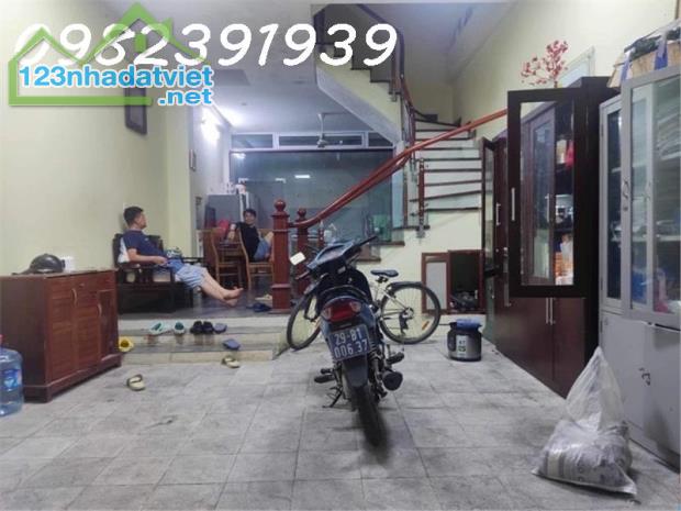 KHUẤT DUY TIẾN LÔ GÓC - PHÂN LÔ - Ô TÔ ĐỖ - 40M 3,4 TỶ