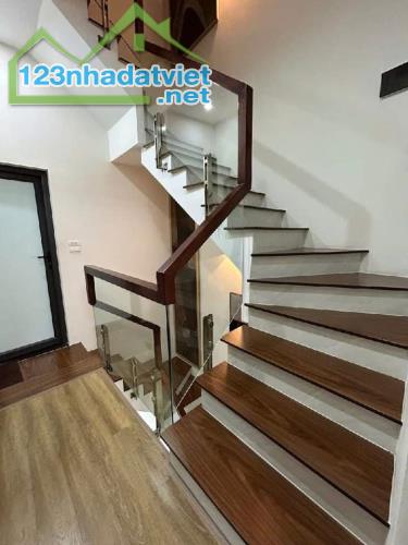 Bán nhà Kim Mã, ngay gần ĐSQ Thụy Điển,56m2, 4T, full nội thất, 12.1tỷ. Lh: 0829217877. - 2