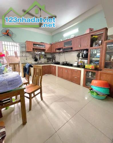 NHÀ ĐẸP 3 TẦNG Đ. SỐ 11 - 26/3 GIÁP TÂN PHÚ -HẺM XE TẢI 6M THÔNG - 81M2(4x21) - NHỈNH 7 TỶ - 1