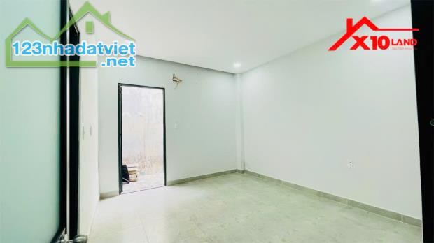 Bán nhà mới hoàn côg ngay quảg trườg  Tân Tiến-Biên Hòa 90m2 chỉ 2,5tỷ - 2