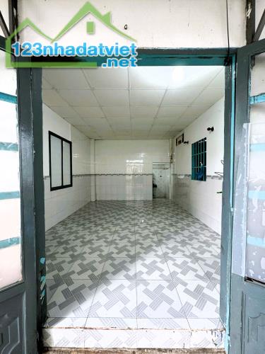 Cho thuê nhà 80m2 2pn có sân để ô tô đường 11 - Trường Thọ