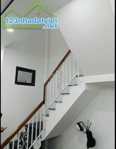 Bán nhà 2 tầng mặt tiền đường Trần Cao Vân. DT:84,5m2 . Chỉ có 4tỷ xxx