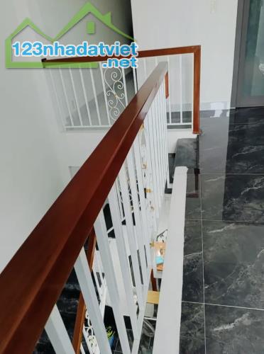 Bán nhà 2 tầng mặt tiền đường Trần Cao Vân. DT:84,5m2 . Chỉ có 4tỷ xxx - 2