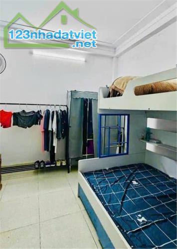 Bán nhà 553 Nguyễn Khoái, 33m2, MT 3.2m, ngõ nông, gần phố, 50m oto tránh, giá 4.88 tỷ - 3