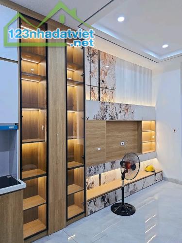 SIÊU HIẾM PHỐ LÊ TRỌNG TẤN, NHÀ 5 TẦNG 30M2 FULL NỘI THẤT.