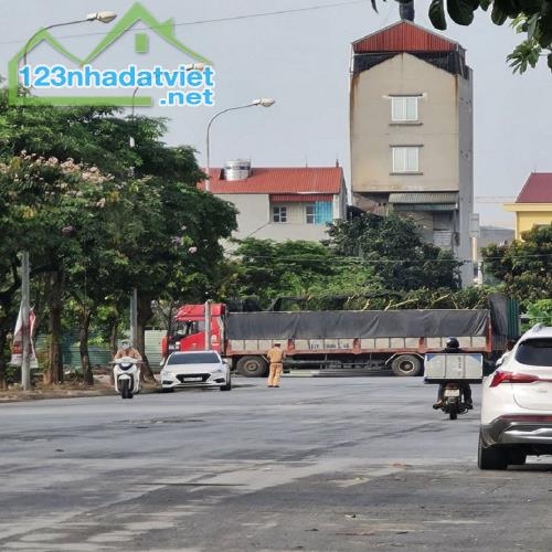 Bán đất trung tâm Gia Lâm, Hà Nội 123,123m2. 2 ô tô đậu cữa, vào nhà. 12 tỷ x. - 3