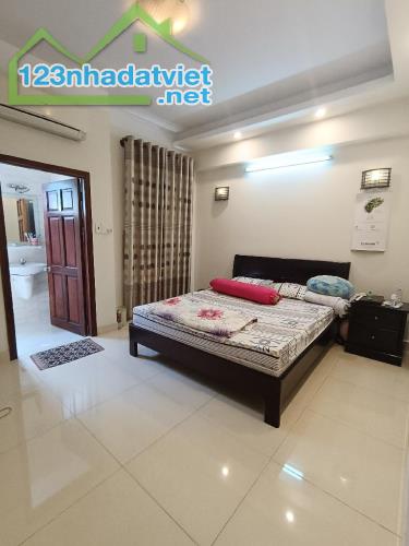 Lô góc mặt tiền đường số 1 xe hơi thông Lý Phục Man Bình Thuận Quận 7, 4 tầng 60m2, 10.5tỷ