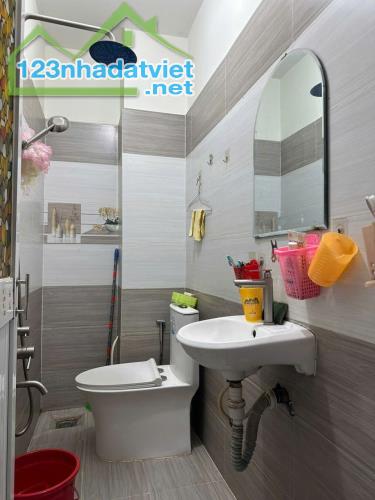 Nhà nhỏ nhưng có võ Đ 26/3 BHH hẻm 6m gần mặt tiền 25m2,4 Tầng đúc BTCT 5 PN Nhỉnh 3 tỷ