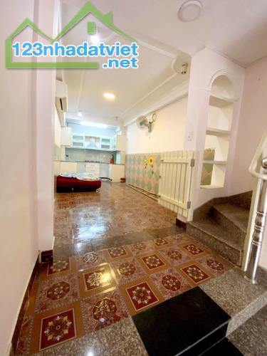 Gấp bán nhà chỉ 7.7 tỷ, gần Mặt tiền Lê Qúy Đôn, Quận 3, 5 tầng, dt đất 50m2. - 2