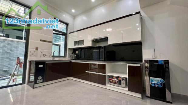 CHo thuê nguyên ăn 4 ngủ Vinhomes Marina, giá 30tr - 4