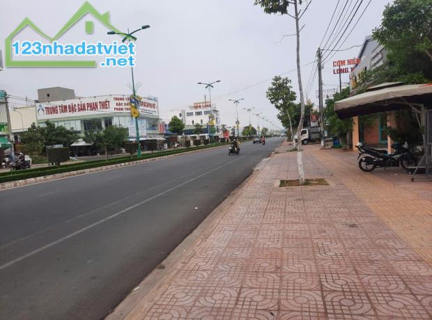 Bán 2 lô đất liền kề mặt tiền Đại Lộ Hùng Vương gần siêu thị Lotte giá rẻ nhất khu vực - 2