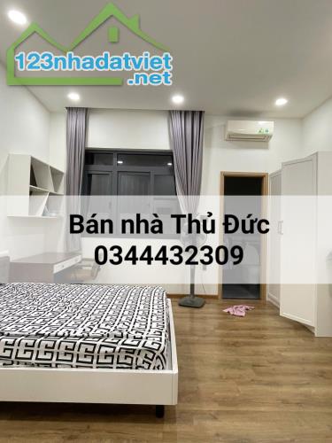 Bán nhà Thủ Đức, Siêu thị Vincom, Lê Văn Việt, Hiệp Phú, 100 m2, 4 tầng BTCT, 10 tỷ