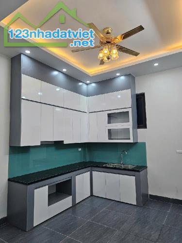 Vạn Phúc _ Hà Đông . Ngõ Rộng , ÔTÔ Cửa , Kinh Doanh VP . 5 Tầng .MT 3,9m . Giá 12,9 Tỷ - 4