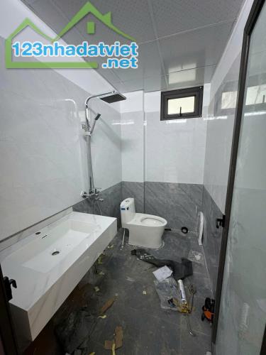 Ngõ Oto , Trục Đường Lớn – 37m2 – tại lòng Phụng Châu .15p ra Ngã Tư Sở