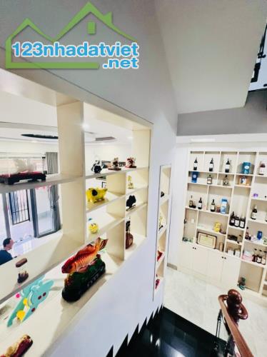 Mua 7 tỷ bán 5.5 tỷ SHOPHOUSE Mặt tiền Xa lộ hà nội 90m2,Sài gòn Gateway,Quận 9 - 2