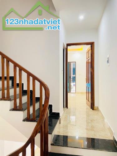 Nhà Tứ Hiệp 35m2 5 tầng ngay sát chợ, kinh doanh. chỉ 4.xx tỷ - 1