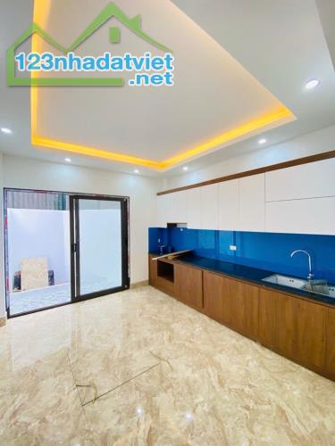 Nhà Tứ Hiệp 35m2 5 tầng ngay sát chợ, kinh doanh. chỉ 4.xx tỷ - 3