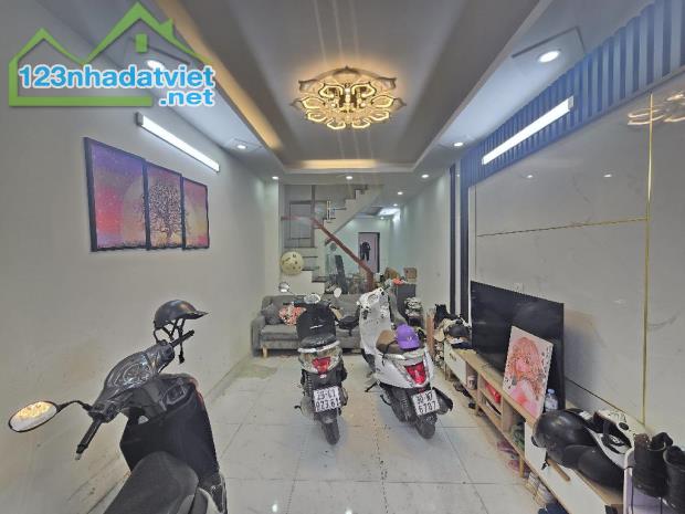 BÁN NHÀ PHỐ MAI ĐỘNG,MINH KHAI 54M2, 3 TẦNG, MT 4.3M. GIÁ 7.5 TỶ. TIỆN ÍCH BẠT NGÀN