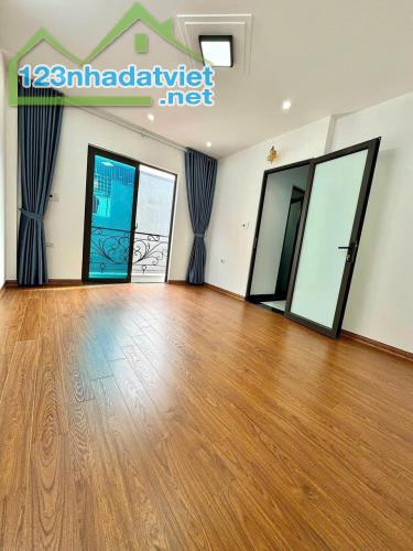 Bán Nhà Phố Hồng Tiến 41m2 5 Tầng, Gần Phố, Ô Tô Cách Nhà Vài Bước 7.88 Tỷ - 1