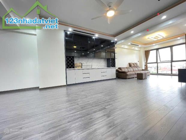 Bán căn hộ chung cư Việt Hưng Long Biên DT130m2 giá 5 tỷ 66 lô góc view đẹp nội thất xịn