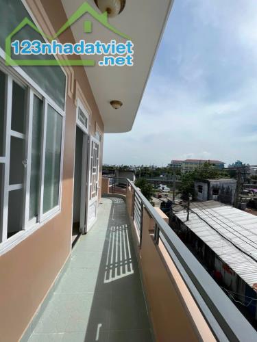 Lô góc 2 Mặt tiền P16 Q8, ngang 10m 3 tầng view sông thoáng, kd cực tốt, giá nhỉnh 6 tỷ TL - 4