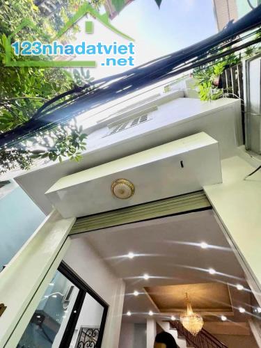 Bán nhà tây mỗ- 55m2- 3 tầng- dân xây-ngõ ô tô thông-đỗ cửa-5.5 tỷ-dân trí cao