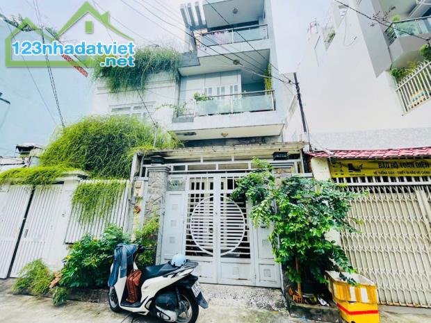 Bán nhà Phố Trường Chinh, P13, Quận Tân Bình - View công viên - gara xe hơi DT 4.5m x 15m