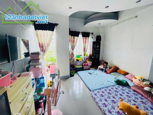 Bán nhà Phố Trường Chinh, P13, Quận Tân Bình - View công viên - gara xe hơi DT 4.5m x 15m - 3