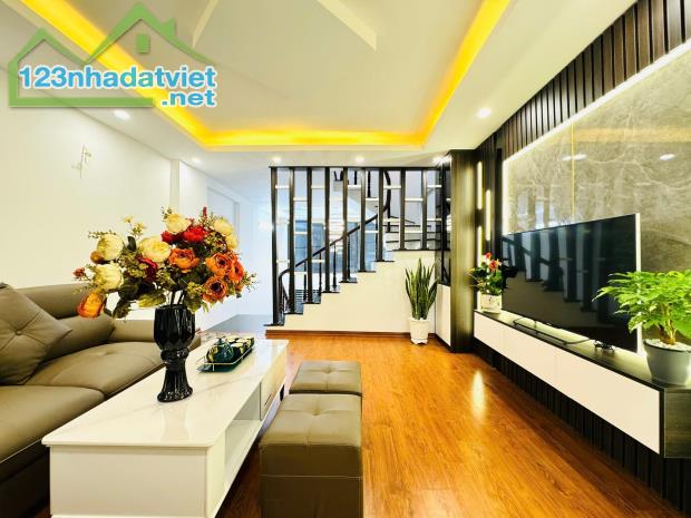 Nhà hữu hưng tây mỗ-50m2- 5 tầng- lô góc thoáng-ô tô đỗ cổng- trung tâm dân trí cao-