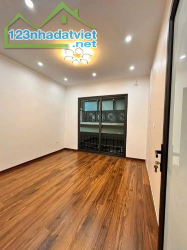 Bán nhà đẹp mặt ngõ Văn Cao 30m2 4tầng mặt tiền 3.7m 5.2tỷ Tây Hồ - 3