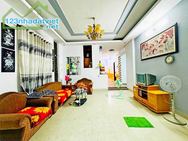 Mặt tiền đường số 3419 Phạm Thế Hiển 12x18 đúc 2 tầng 200m2 chỉ 14 tỷ