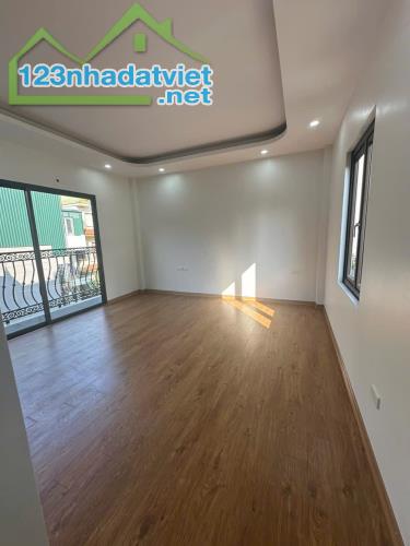 Bán nhà mặt phố Âu Cơ bên số lẻ, DT 128m, 7 tầng mới, thang máy, MT 5.7m, giá 51.5 tỷ.