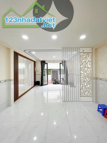 bán nhà lầu hẻm 108 cmt8 thổ cư hoàn công 38m2 lộ 2.5m 2pn giá 1.68 tỷ - 1