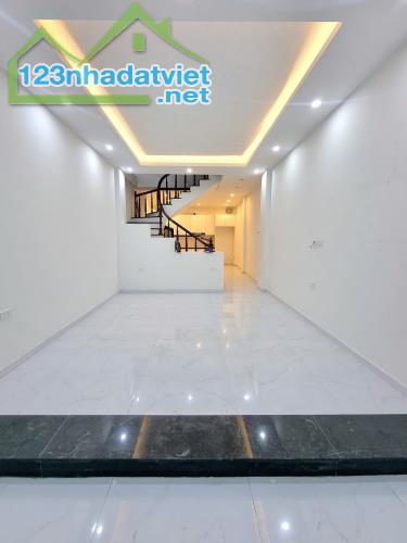 BÁN NHÀ NGÕ QUỲNH HAI BÀ TRƯNG 50M2 4T MT 4M GIÁ 10.5 TỶ, NGÕ RỘNG, NHÀ MỚI. - 2