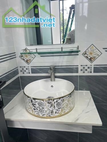 Bán nhà mặt tiền 1T1L gần chợ Hoá An, nhà mới đẹp, hiện đại chỉ 2,5 tỷ - 2