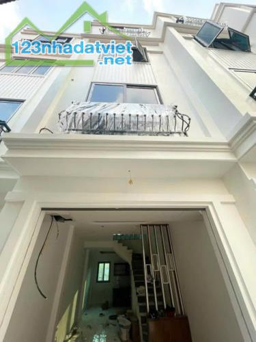 Gửi bán nhà 30m2 Đông La - Hoài Đức, vài bước ra đường lớn ô tô đỗ gần