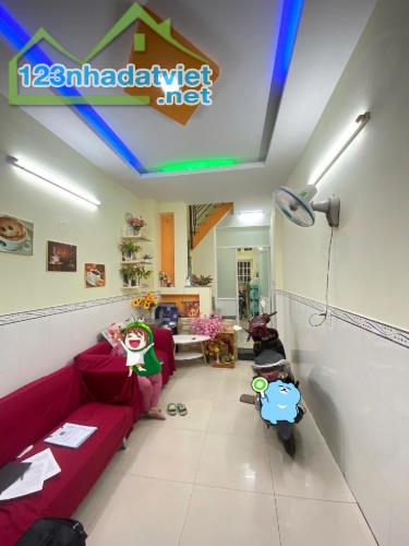 Nhà mặt tiền Nguyễn Duy, 31m2, 3 tầng, đúc bê tông cốt thép, SHR, hoàn công đủ,chỉ: 6,55T