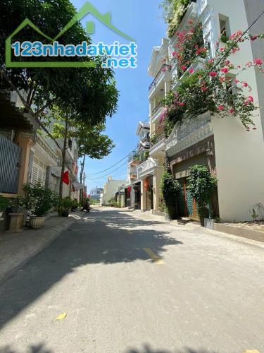 Lô đất đường 980A phú hữu diện tích 54m vị trí đẹp
