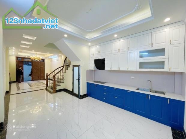 Bán Nhà Bùi xương Trạch  - Thanh Xuân , DT 42m2 , Giá 8 tỷ , kinh doanh - lô góc , ô tô  -